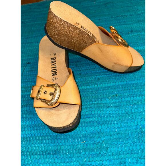 BRAND NEW NUDE BEIGE LEATHER FLATFORM WEDGE SANDALS W/ WESTERN BUCKLES 8 - Picture 1 of 7